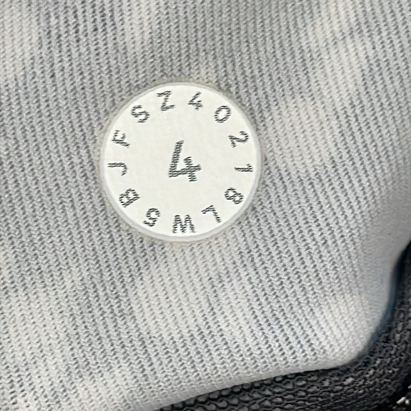 Lululemon Tight Stuff Tight Leggings Black Spotted Chirasu Full Length Sz 4 - Picture 12 of 12